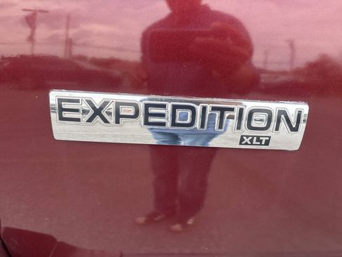 Used 2010 Ford Expedition XLT AWD/4WD image 17