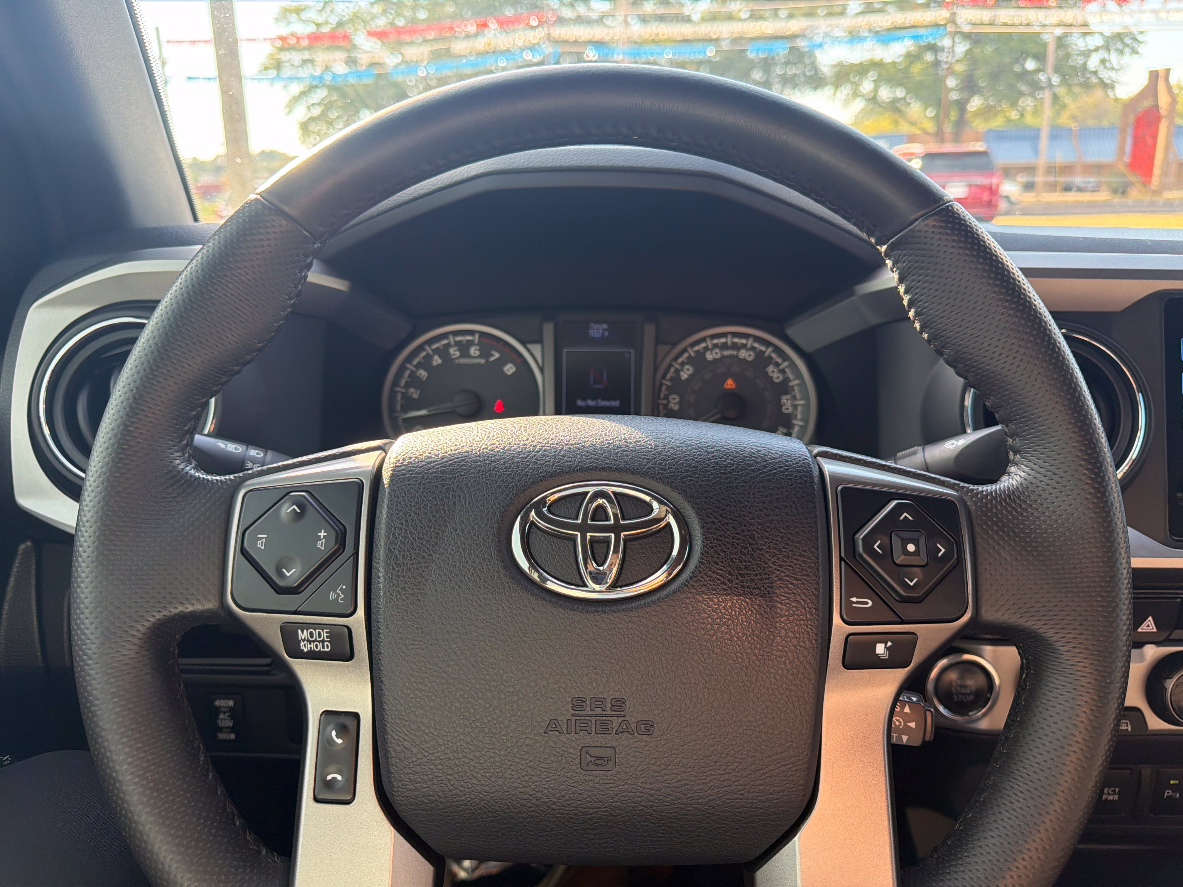 Used 2016 Toyota Tacoma Limited w/ Towing Package AWD/4WD image 12