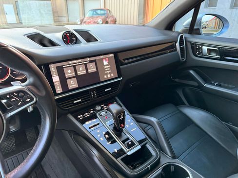 Used 2019 Porsche Cayenne AWD/4WD image 36