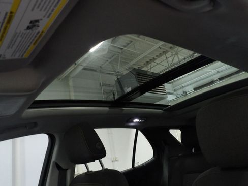 Used 2021 Chevrolet Equinox LT image 22