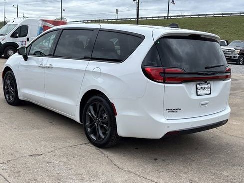 New 2026 Chrysler Pacifica Select FWD image 9