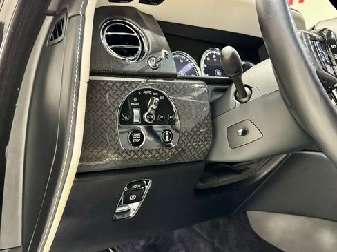 Used 2023 Rolls-Royce Cullinan Black Badge w/ Dark Exterior Package image 21