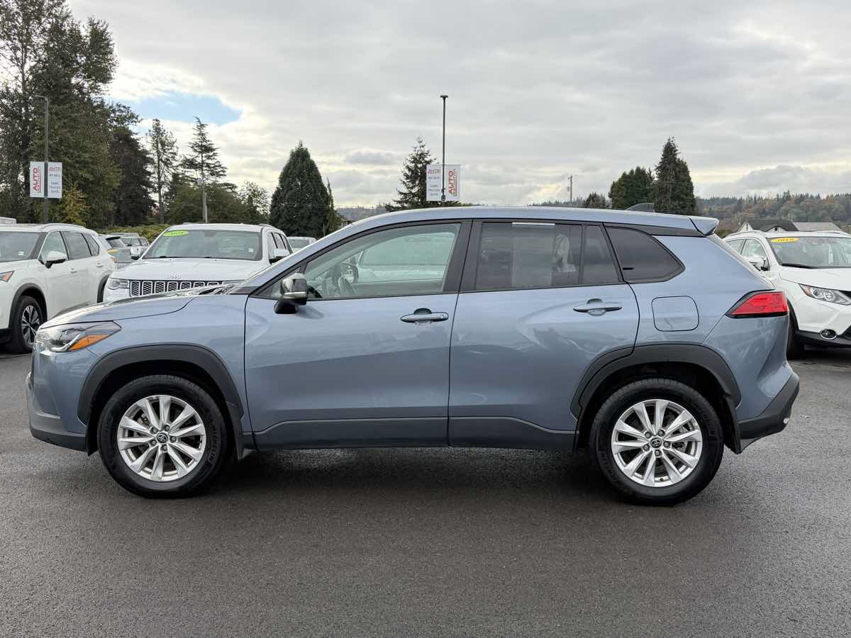 Used 2025 Toyota Corolla Cross LE AWD/4WD image 5