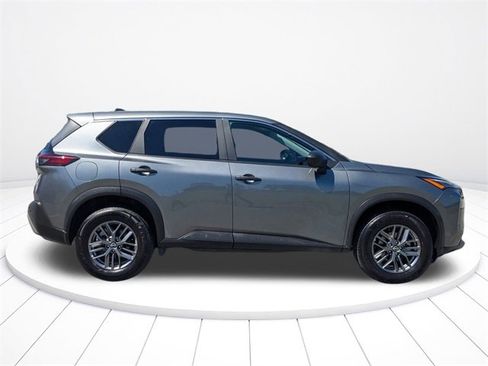 Used 2023 Nissan Rogue S image 9