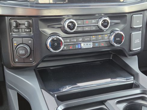 New 2026 Ford F250 Lariat w/ Black Appearance Package image 30