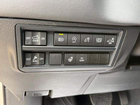 Used 2025 Toyota Tundra Platinum AWD/4WD image 20