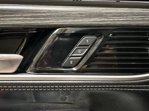 Used 2024 Jeep Wagoneer L Series III w/ Premium Group I AWD/4WD image 7