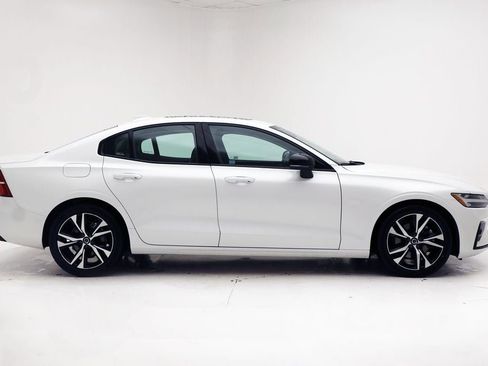 Used 2024 Volvo S60 B5 Core image 3