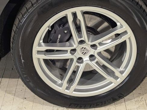 Certified 2025 Porsche Macan image 15