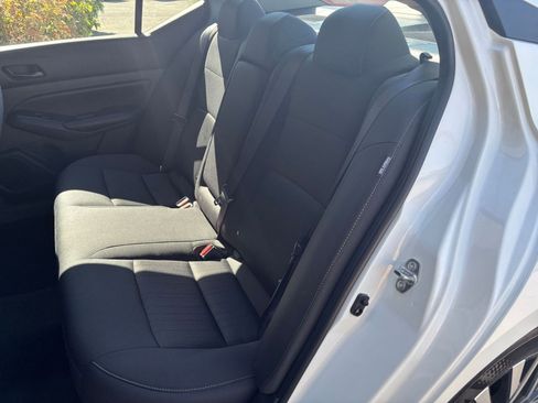 Used 2025 Nissan Altima 2.5 SV FWD image 38