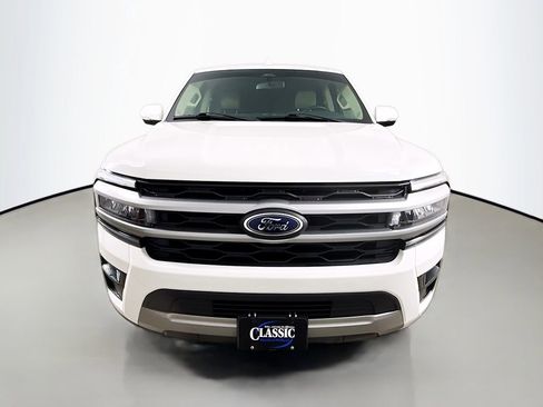 Used 2022 Ford Expedition XLT image 2