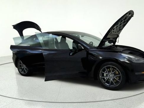 Used 2022 Tesla Model 3 RWD image 9