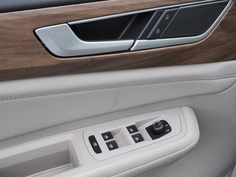 Certified 2025 Volkswagen Atlas SE AWD/4WD image 19
