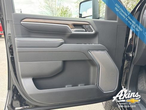 Certified 2025 Chevrolet Silverado 2500 High Country w/ Midnight Edition AWD/4WD image 17