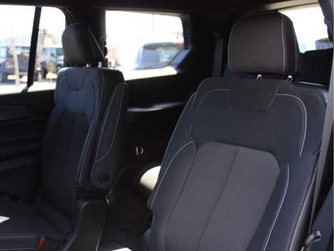 New 2025 Jeep Grand Cherokee L Laredo image 31