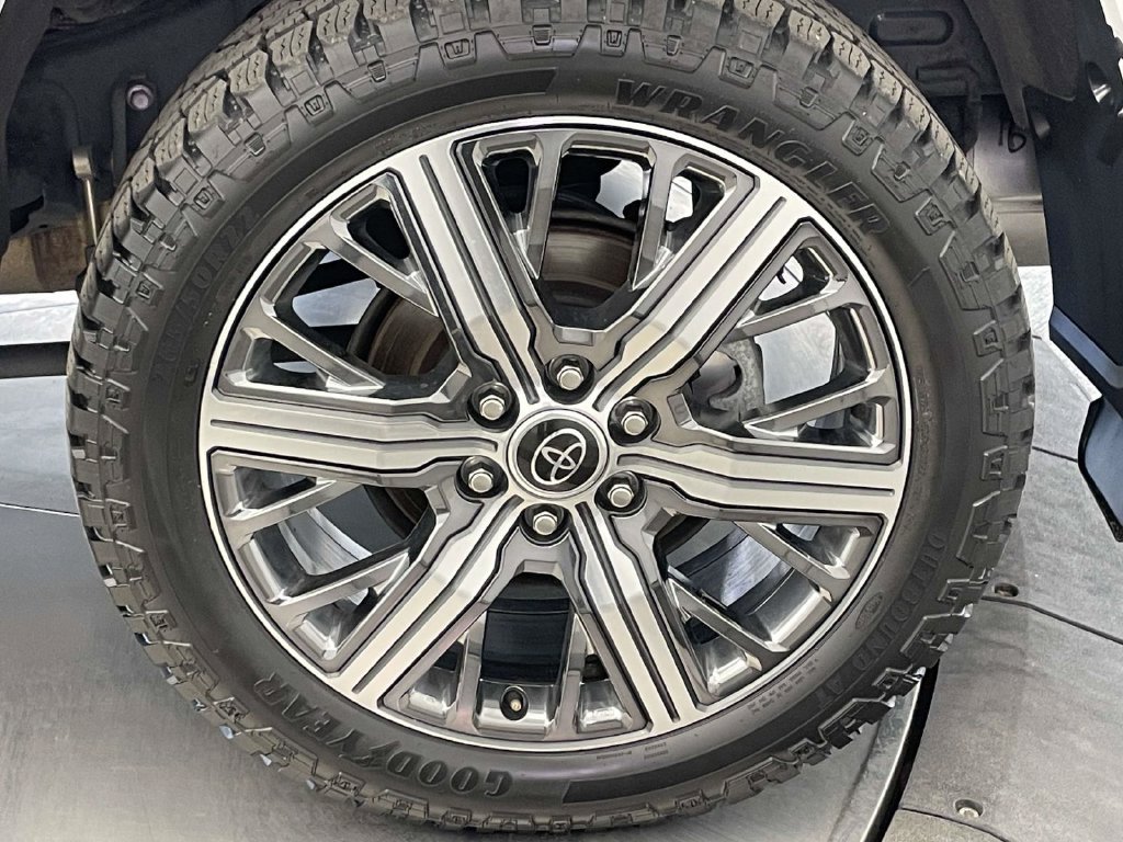 Used 2023 Toyota Sequoia Capstone AWD/4WD image 12