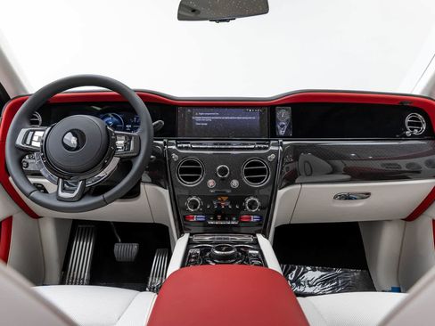 New 2027 Rolls-Royce Cullinan Black Badge AWD/4WD image 9