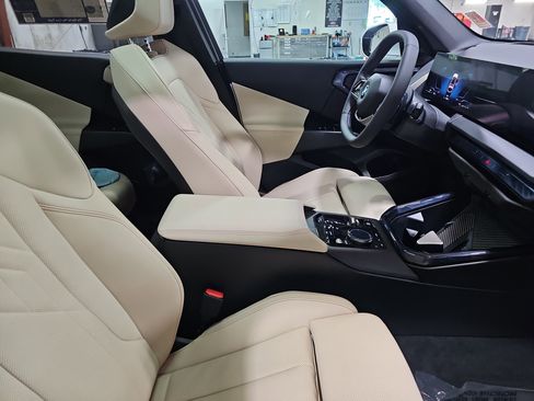 Certified 2025 BMW X3 xDrive30 w/ Premium Package AWD/4WD image 11