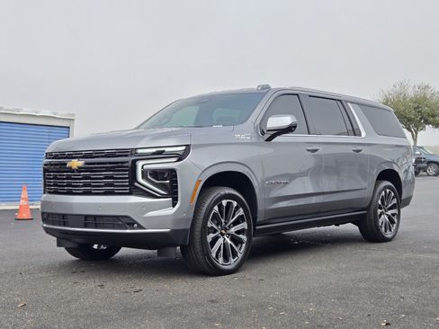 New 2026 Chevrolet Suburban High Country image 2