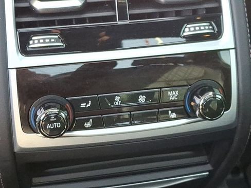 Used 2019 BMW 750i xDrive w/ Executive Package image 11