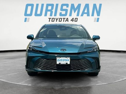 Used 2025 Toyota Camry SE w/ Convenience Package FWD image 2