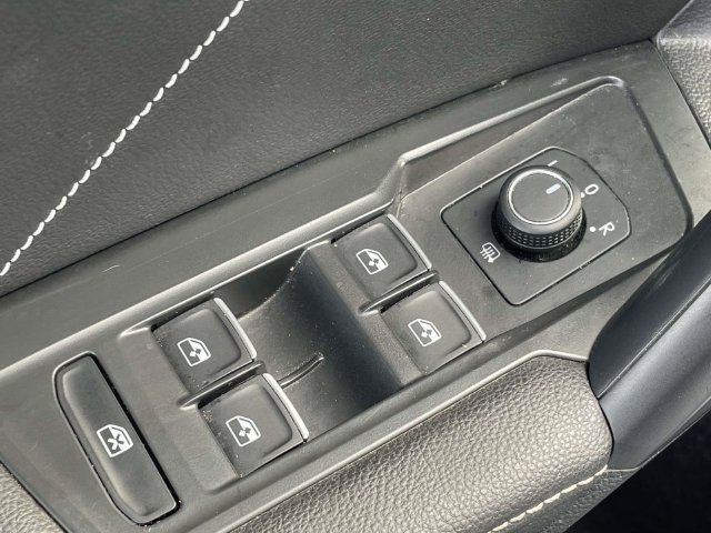 Certified 2023 Volkswagen Tiguan SE R-Line FWD image 16