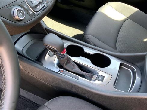 Used 2024 Chevrolet Malibu RS FWD image 17