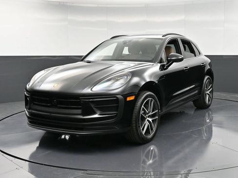 Certified 2025 Porsche Macan AWD/4WD image 6