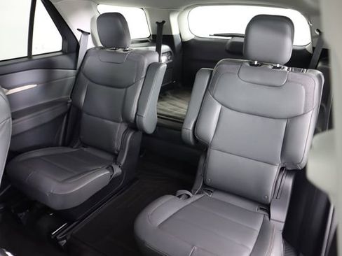 Certified 2025 Ford Explorer Active w/ Active Comfort Package AWD/4WD image 32