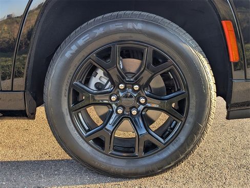 Used 2025 Jeep Wagoneer Series II image 11