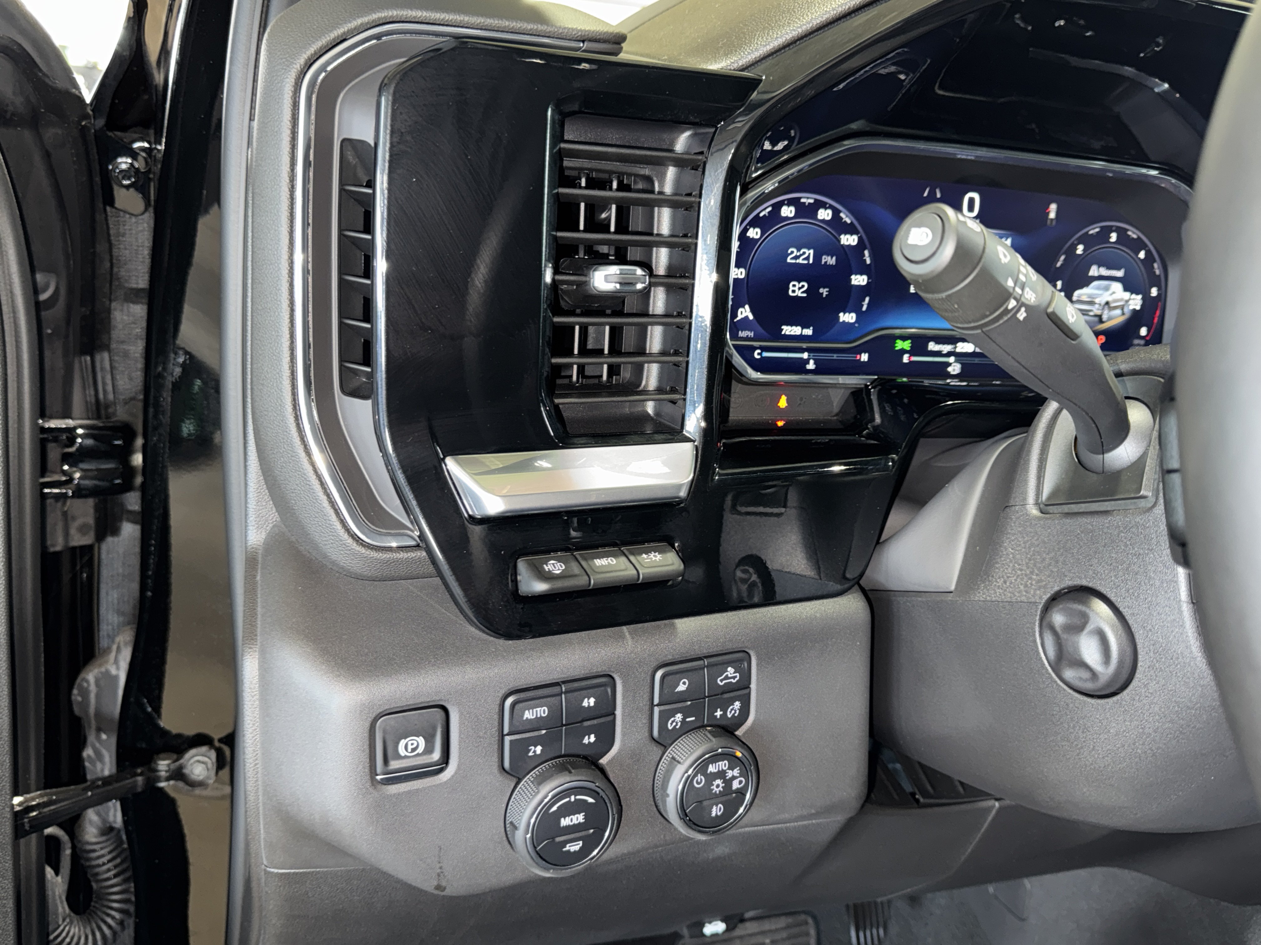 Used 2025 Chevrolet Silverado 1500 LTZ w/ LTZ Premium Package AWD/4WD image 21