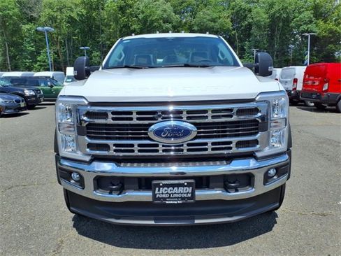 New 2025 Ford F550 4x4 Regular Cab Super Duty w/ XL Chrome Package image 2