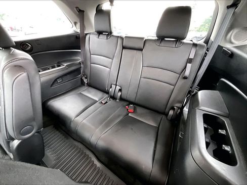 Used 2022 Honda Pilot Touring image 16