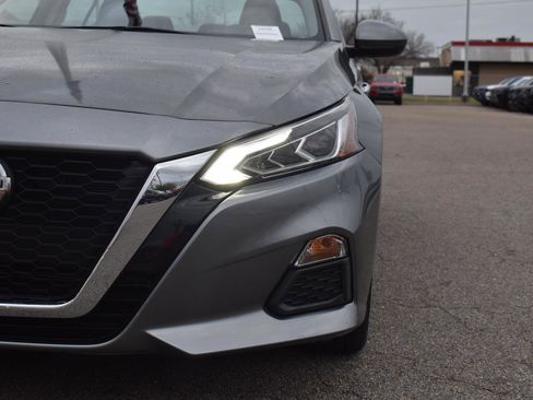 Used 2022 Nissan Altima 2.5 SV FWD image 16
