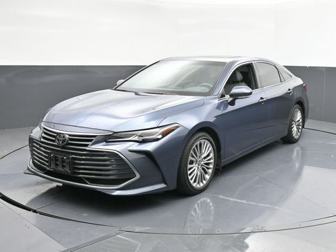 Used 2022 Toyota Avalon Limited image 4