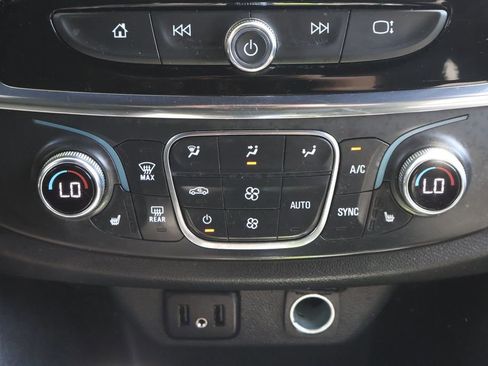 Used 2023 Chevrolet Traverse LT AWD/4WD image 18