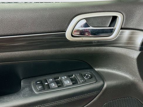 Used 2020 Jeep Grand Cherokee Laredo w/ Security & Convenience Group image 23