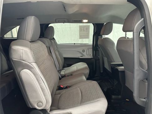 Used 2025 Toyota Sienna LE FWD image 54