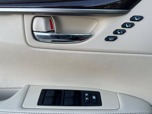 Used 2014 Lexus ES 350 w/ Premium Package FWD image 11
