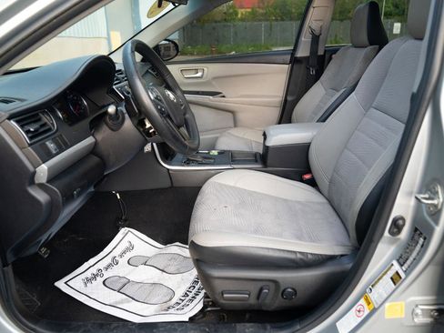 Used 2016 Toyota Camry SE w/ Moonroof Package FWD image 19
