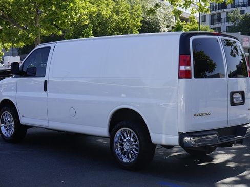 Used 2021 Chevrolet Express 2500 w/ Driver Convenience Package image 12