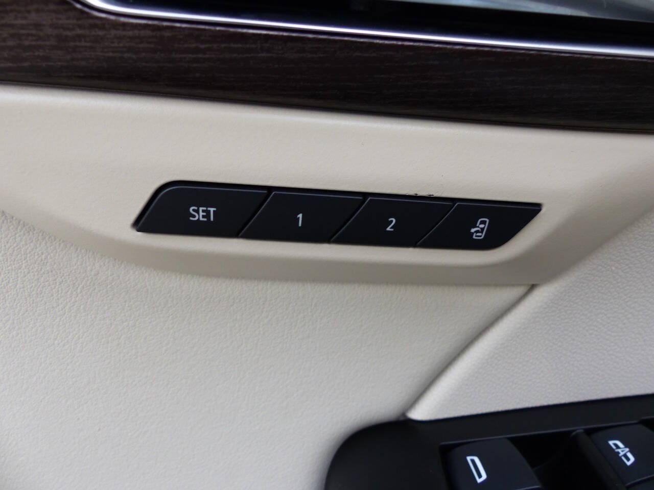Used 2023 Buick Envision Avenir AWD/4WD image 22