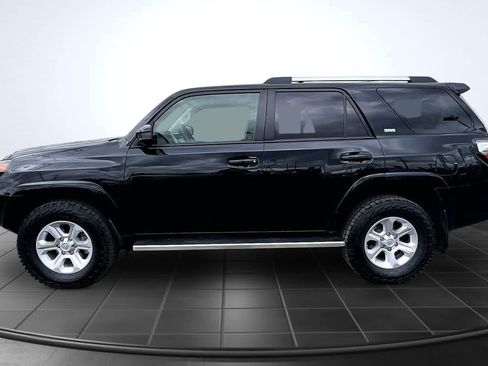 Used 2020 Toyota 4Runner SR5 AWD/4WD image 3