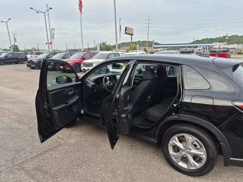 Used 2025 Honda HR-V LX image 12