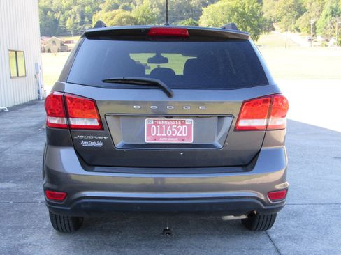 Used 2019 Dodge Journey SE image 9