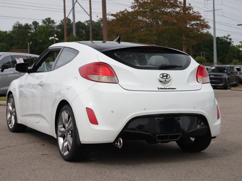 Used 2013 Hyundai Veloster w/ Tech Pkg FWD image 3