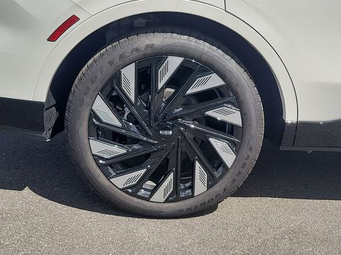 Used 2024 Lincoln Nautilus Reserve w/ Equipment Group 202A image 5