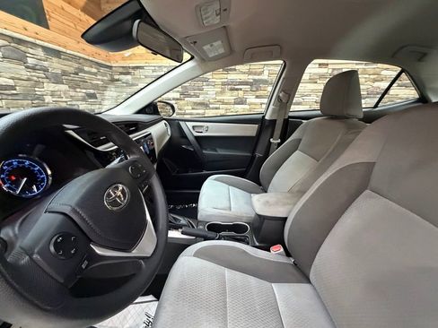 Used 2018 Toyota Corolla LE image 11