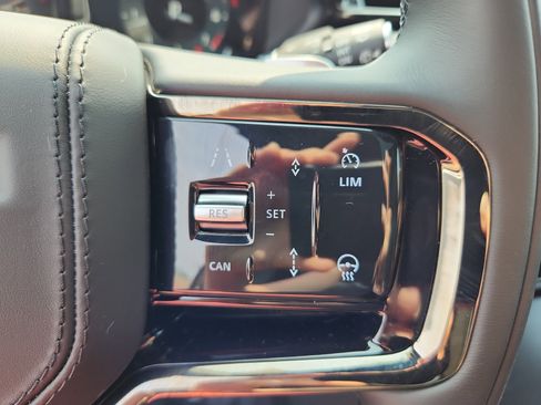 Used 2026 Land Rover Range Rover Velar Dynamic SE image 20