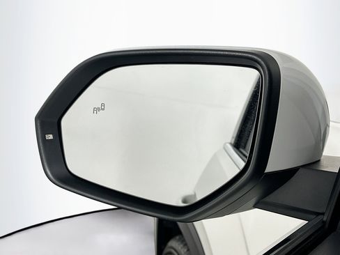 Used 2025 Volkswagen Atlas SE image 16